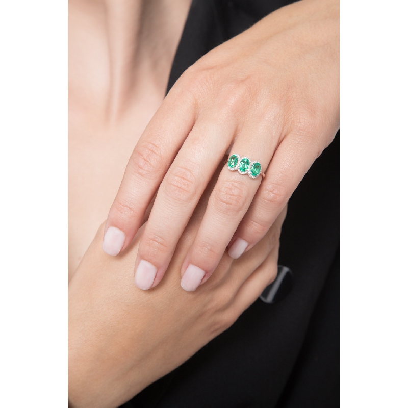 White gold 18k ring with halo diamonds and emeralds oval cut
