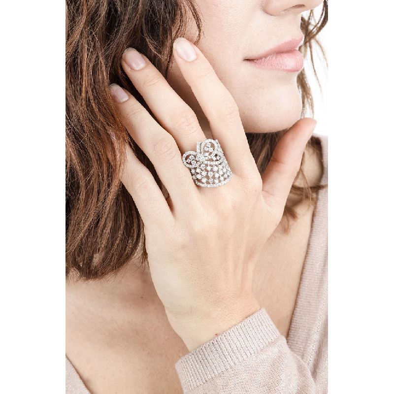 White gold 18k band ring with diamonds and embroideries