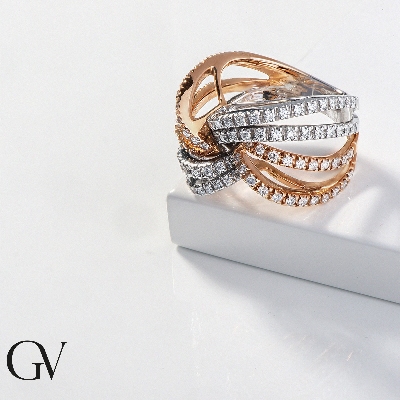 18k white and rosé gold band ring with diamonds 