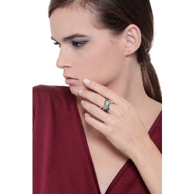 18k white and rosé gold ring with emeralds and diamonds 