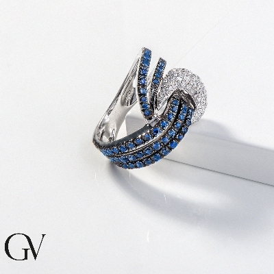 White gold 18k knot ring with blue sapphires and diamonds 