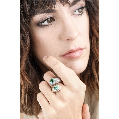 White and rose gold 18k curved shank ring with emeralds and diamonds 