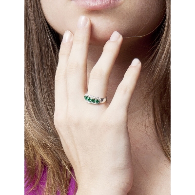 White gold 18k ring with central emeralds and diamonds 