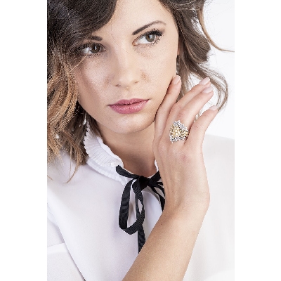 18k yellow and white gold band ring with diamonds 