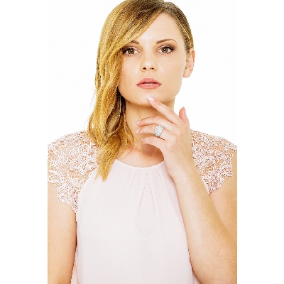 18k white gold band ring with diamonds pavé