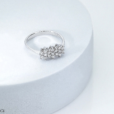 Illusion ring with 3 diamond flowers