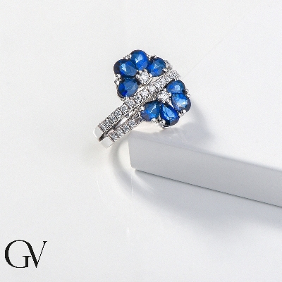 18k white gold flower shaped ring with blue sapphires and diamonds 
