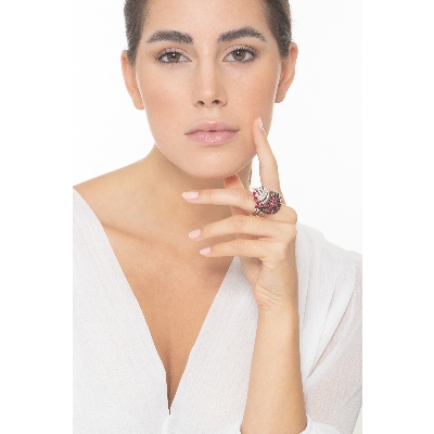 Band ring with rubies on burnished tips and diamonds 