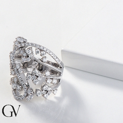 Band ring in white gold 18k with diamonds flowers 