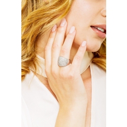 18k white gold band ring with a big diamonds pavé 2