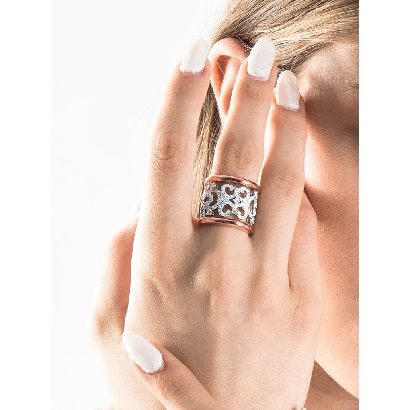 Band ring with diamonds in white and rosé gold 18k