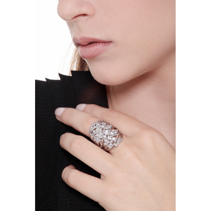 18k white gold band diamond ring 