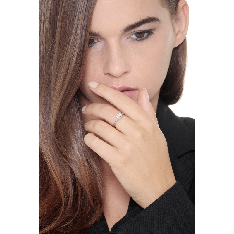 White gold 18k ring with diamonds 