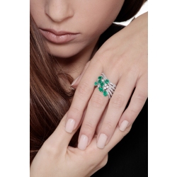 18k white gold ring with emeralds and diamonds 2