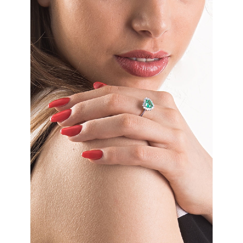 18k white gold halo heart cut emerald and diamonds 