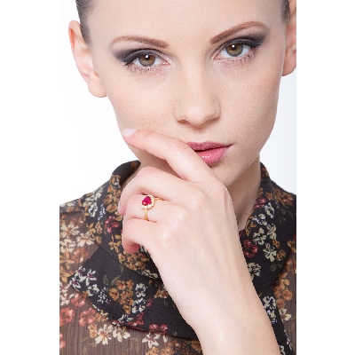 Yellow gold 18k halo ring with heart cut ruby and diamonds 