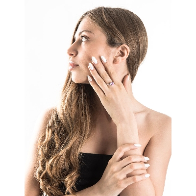 18k white gold ring with an amethyst and lateral diamonds 