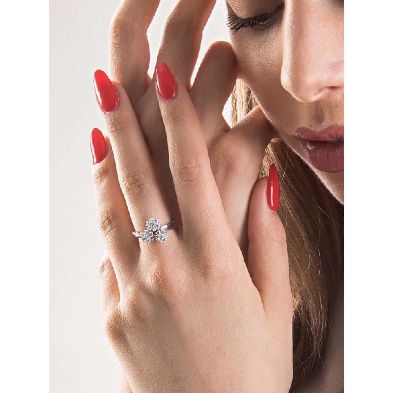 18k white gold ring with diamonds flowers 