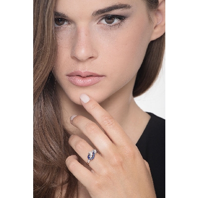 18k white gold knot ring with diamonds and blue sapphires 