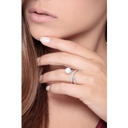 White gold 18k ring with diamonds and a natural pearl 2