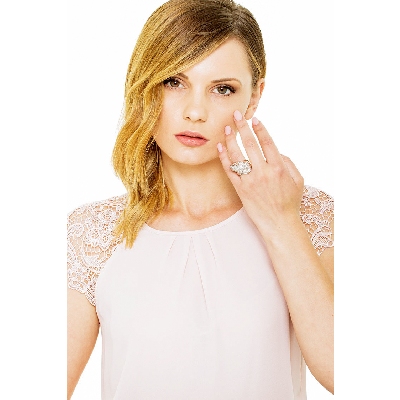 18k rosé gold band ring with diamonds pavé