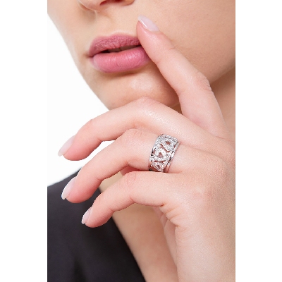 Band ring with diamond hearts in white gold 18k