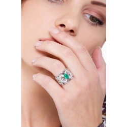 White gold 18k ring with emerald and diamonds  2