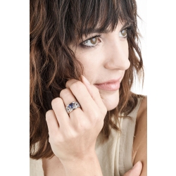 White and rosé gold 18k ring with a central blue sapphire and diamonds  2