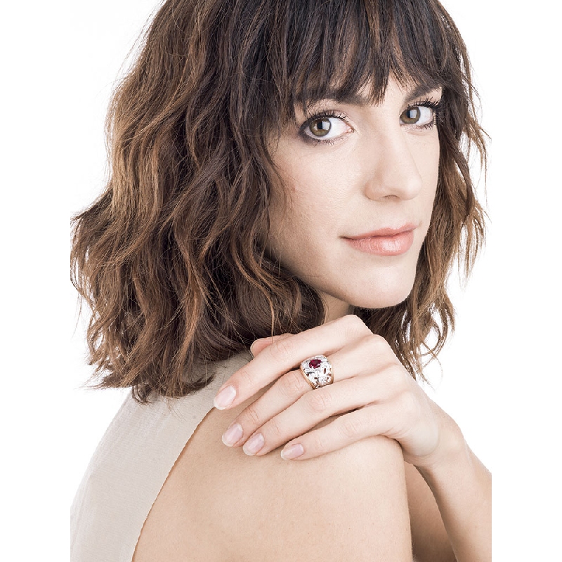 White and yellow gold 18k ring with ruby and diamonds 