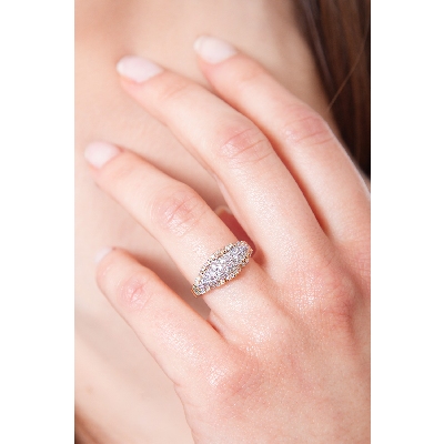 Woman ring in white and yellow gold 18k with diamonds 