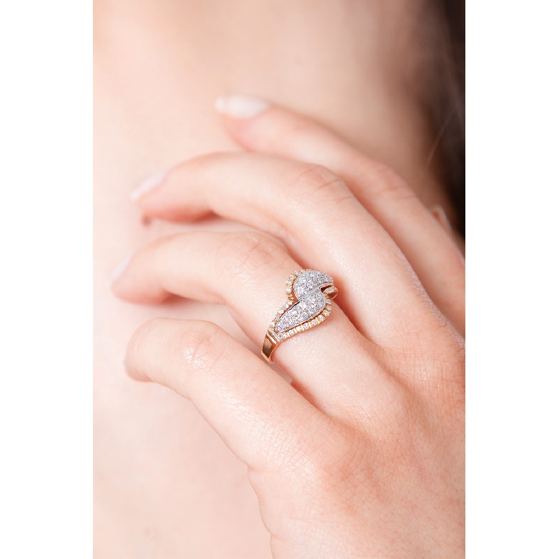 18k yellow gold ring with diamonds 