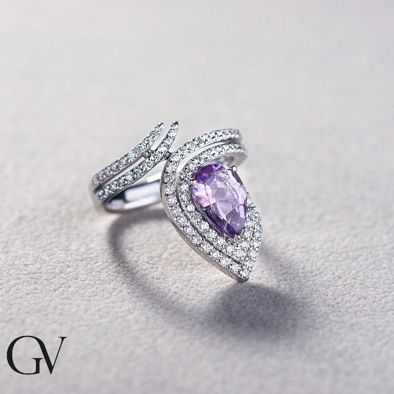 White gold 18k ring with amethyst pear cut and diamonds 