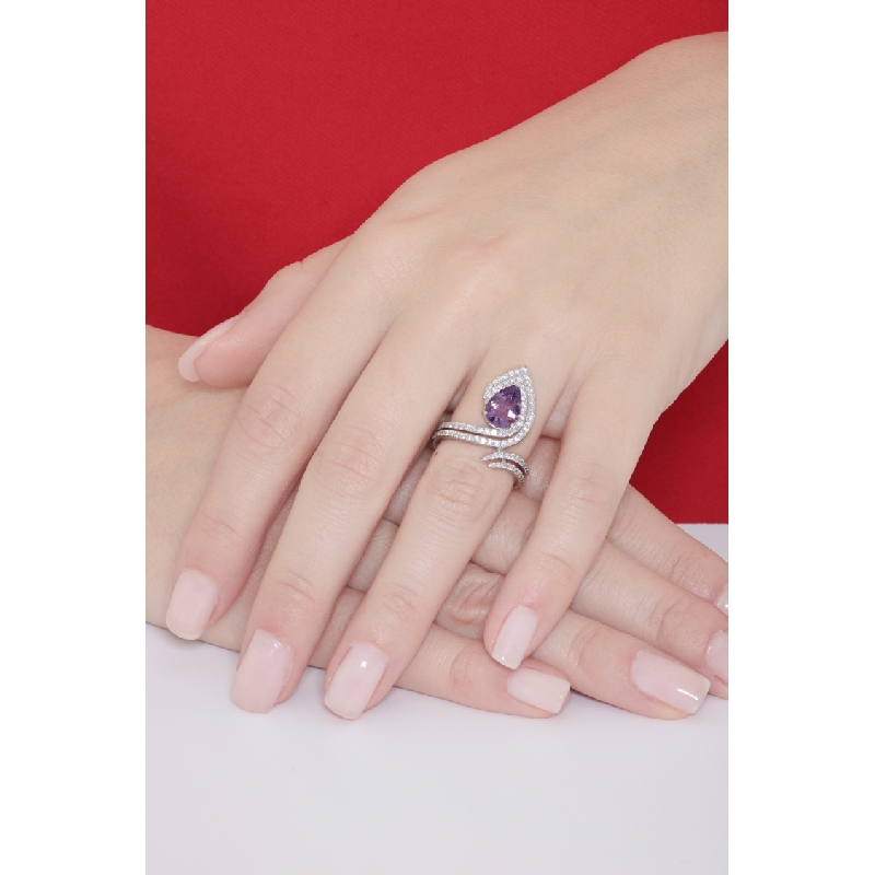 White gold 18k ring with amethyst pear cut and diamonds 