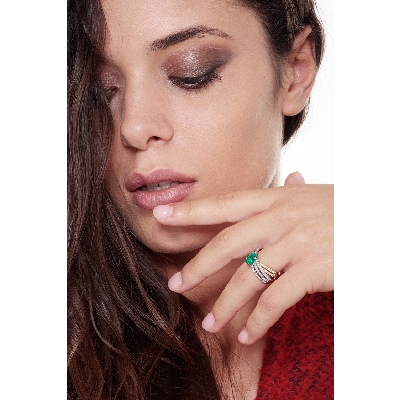 18k white and yellow gold ring with emerald and diamonds 