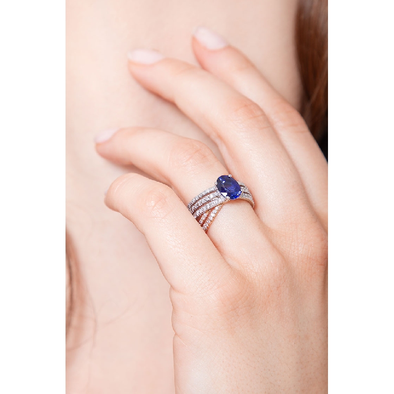 White and rosé gold 18k ring with blue sapphire and diamonds 