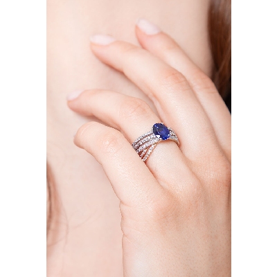 White and rosé gold 18k ring with blue sapphire and diamonds 