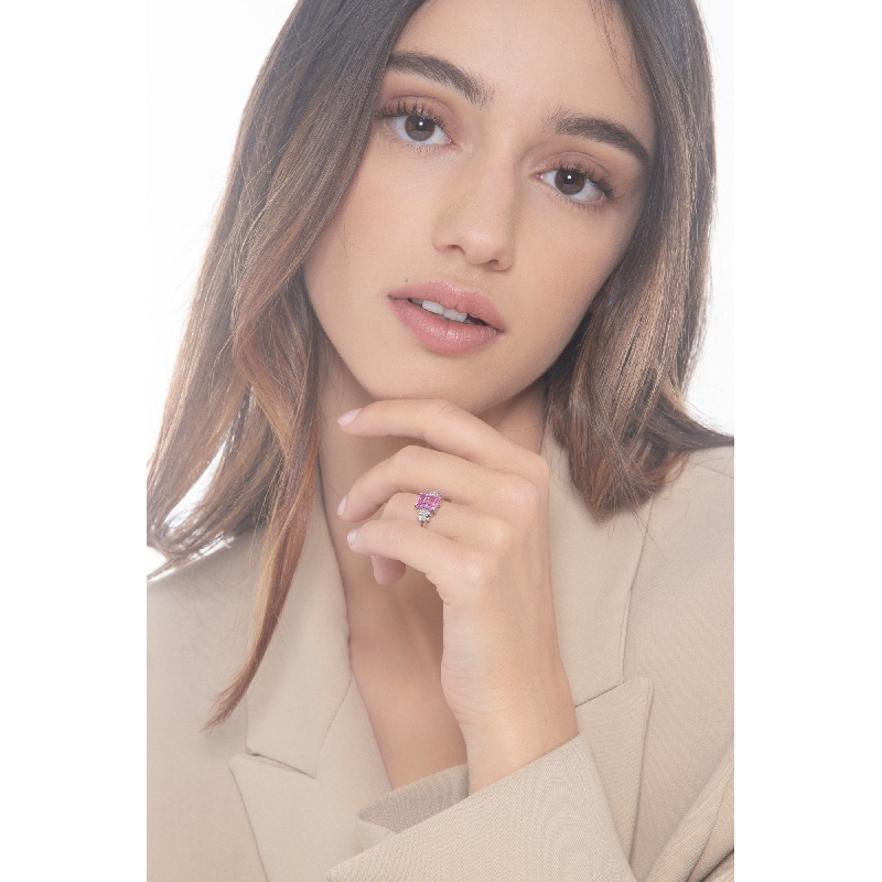 18k white gold ring with pink sapphire, 8x6mm