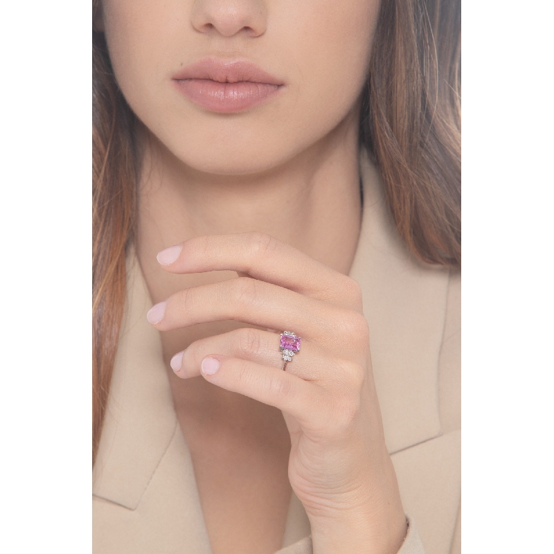 18k white gold ring with pink sapphire, 8x6mm