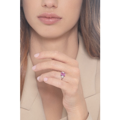 18k white gold ring with pink sapphire, 8x6mm