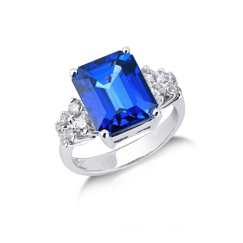 White gold 18k ring with a central blue sapphire and diamonds 