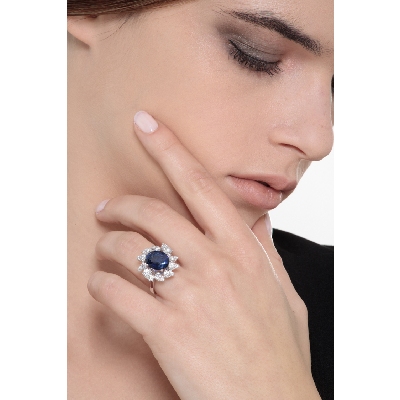 Halo ring white gold 18k with diamonds and blue sapphire 