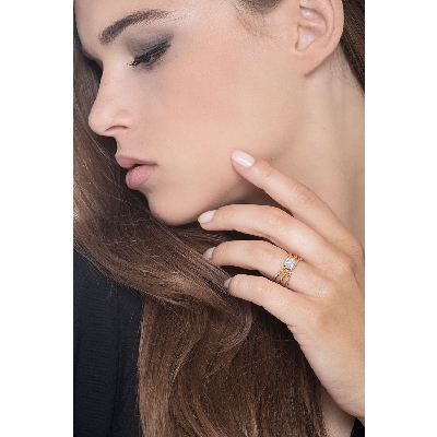 18k white and yellow gold ring with diamonds 