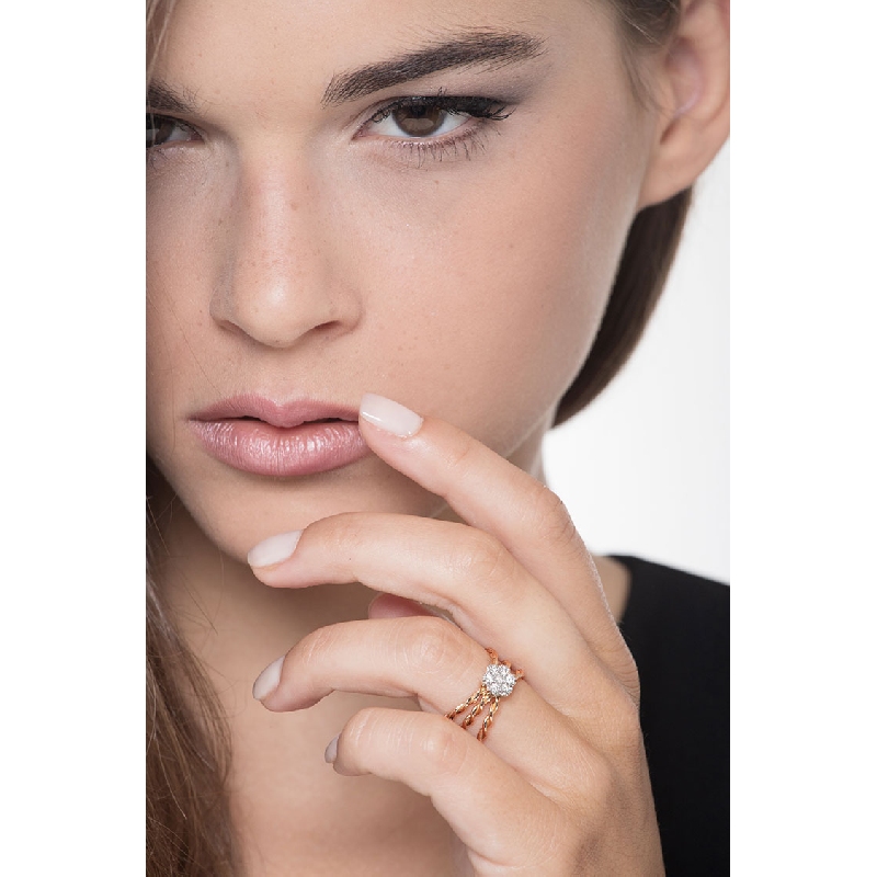 Band ring in white and rosé gold 18k with a diamond flower