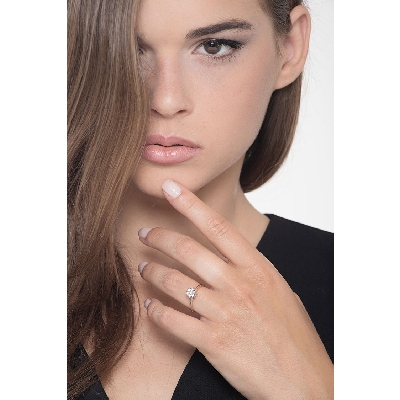 White gold 18k diamonds flower ring 