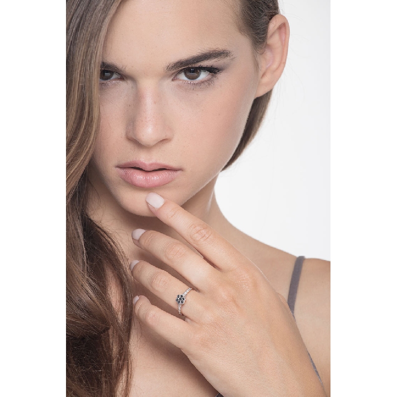 White gold 18k flower ring with black and white diamonds 