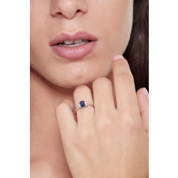 White gold 18k ring with blue sapphire and diamonds 2