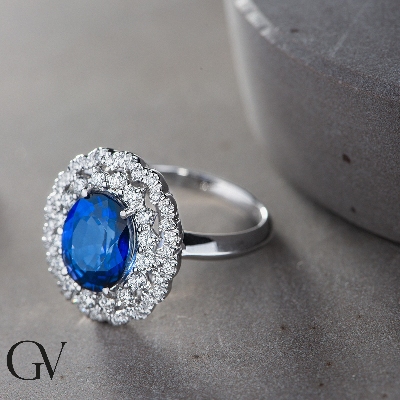Halo ring with a central blue sapphire and diamonds white gold 18k