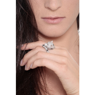 18k white gold pather ring with white and black diamonds 