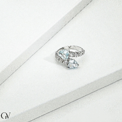 18k white gold ring with diamonds and 2 aquamarines 