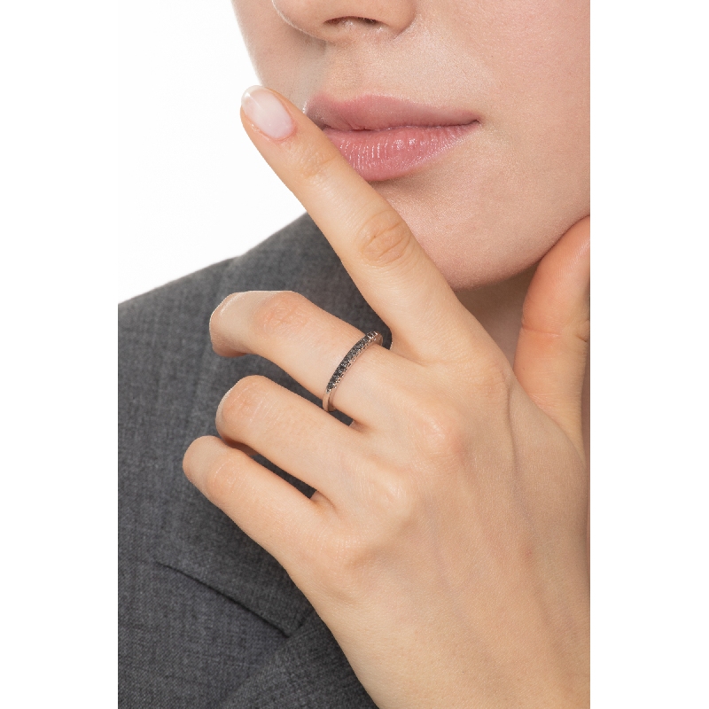 White gold 18k half eternity ring with black diamonds and burnished tips